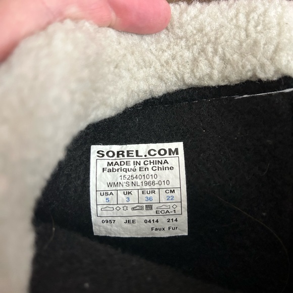 Sorel Snowboots - Picture 2 of 4